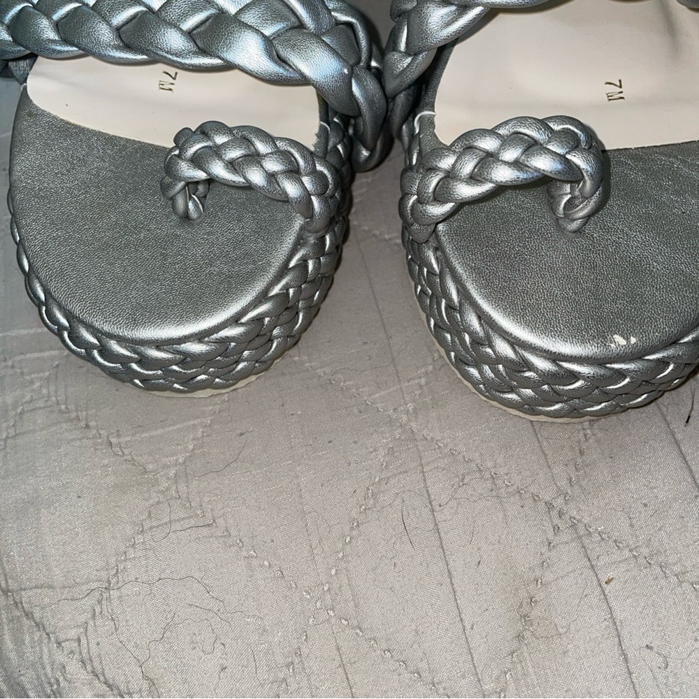 Beach by Maltisse silver sandals size 7. - Picture 4 of 5